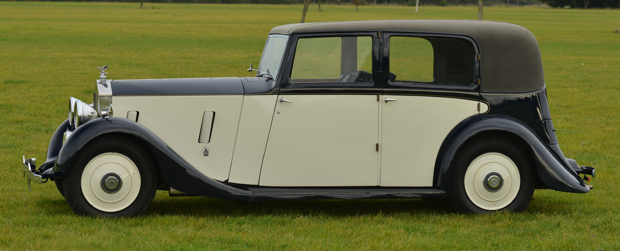 Vintage Rolls Royce Car to hire for Weddings